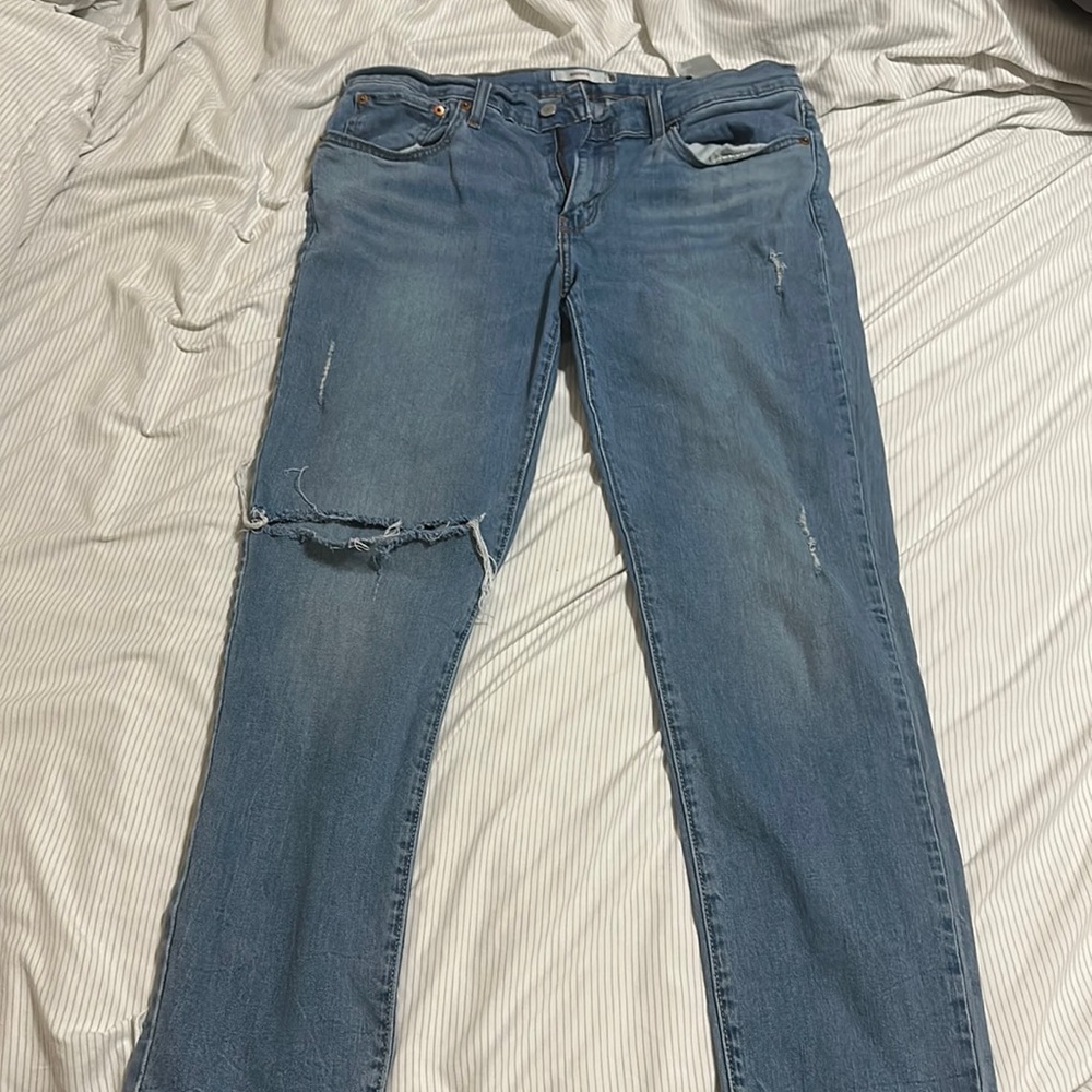 Women’s denim Levi Strauss & co used